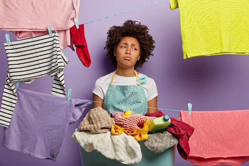 Como tirar mancha de óleo da roupa